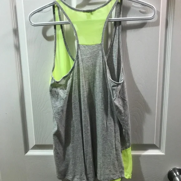 Guess Tank - Picture 2 of 7